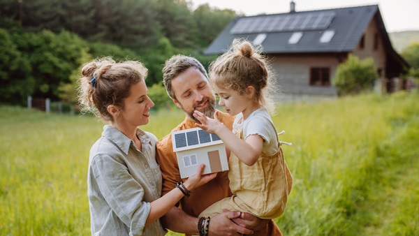 famiglia con casetta
