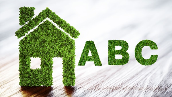 casa di erba e scritta ABC