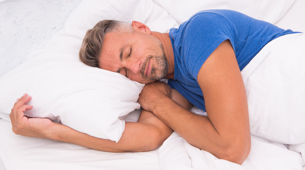 uomo che dorme