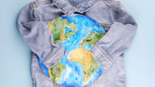 giubbotto avvolge mappamondo